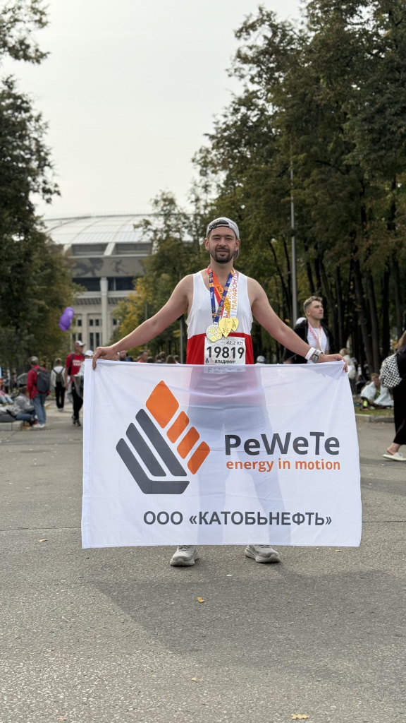 С флагом КО.jpg